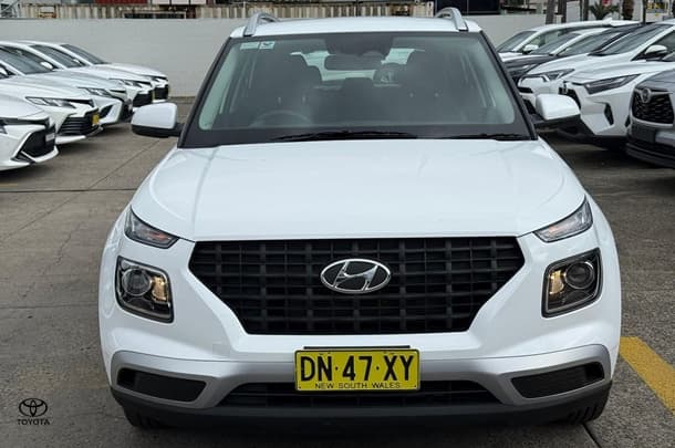 2025 Hyundai Venue Base in Atlas White