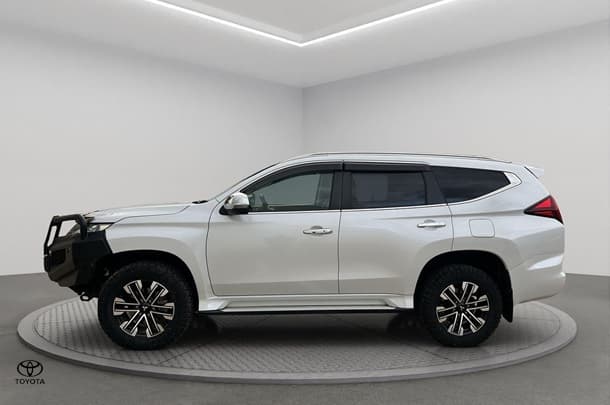 2020 Mitsubishi Pajero Sport Exceed in White