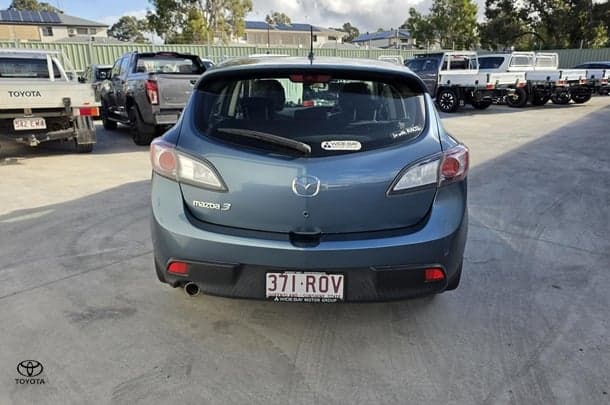 2011 Mazda 3 Neo in Blue