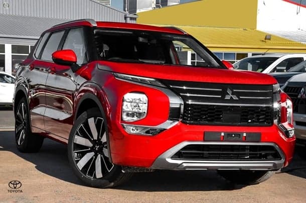 2026 Mitsubishi Outlander Exceed in Red