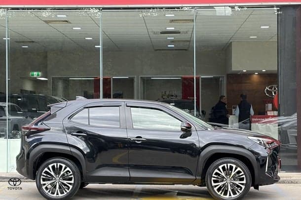 2021 Toyota Yaris Cross Urban in Black