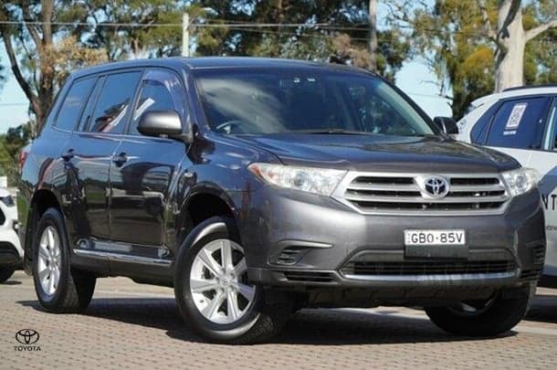 2013 Toyota Kluger KX-R in Grey