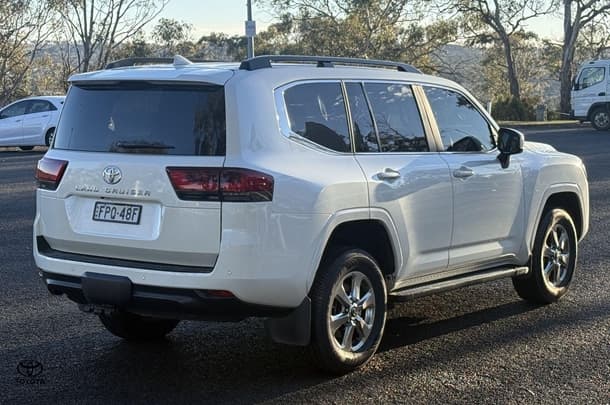 2024 Toyota Landcruiser VX in White