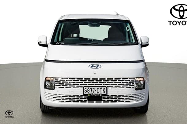 2022 Hyundai STARIA LOAD Base in Hino Standard White