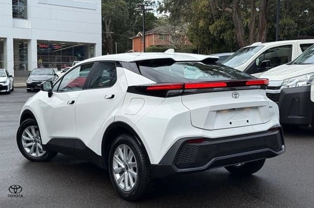 2024 Toyota C-HR GXL-2WD in White