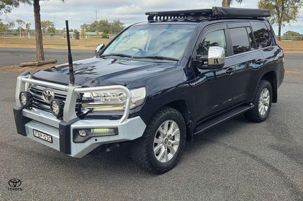 2016 Toyota Landcruiser VX in Blue