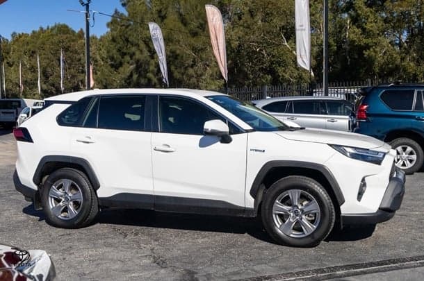2022 Toyota RAV4 GX in Silver