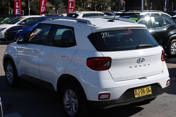 2023 Hyundai Venue Base in White