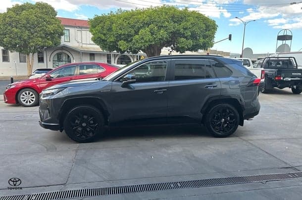 2024 Toyota RAV4 XSE (AWD) in Two Tone Black