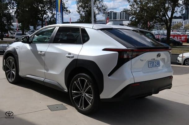 2024 Toyota bZ4X Base in White