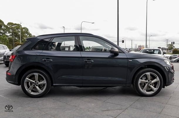 2019 Audi Q5 40 TDI sport in Grey