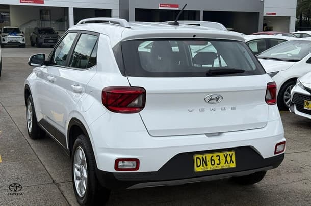 2025 Hyundai Venue Base in Atlas White