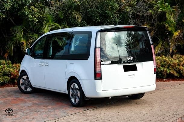 2024 Hyundai STARIA Base in Creamy White