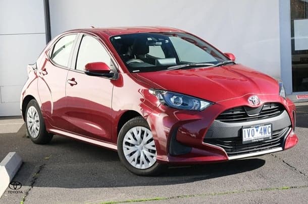 2021 Toyota Yaris Ascent Sport in Red