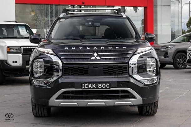 2022 Mitsubishi Outlander Aspire in Black