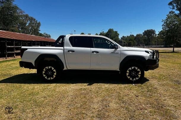2025 Toyota Hilux SR5 48V in White
