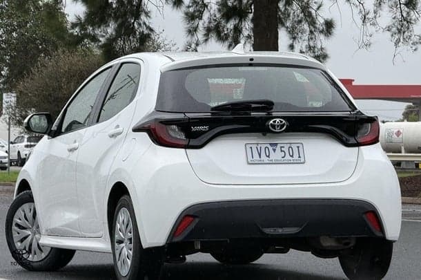 2022 Toyota Yaris Ascent Sport in White