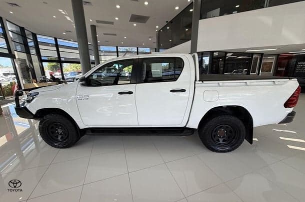 2020 Toyota Hilux SR in White