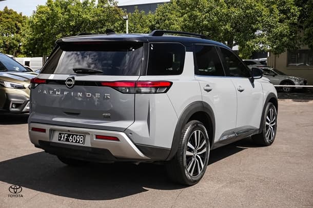 2023 Nissan Pathfinder Ti-L in Grey