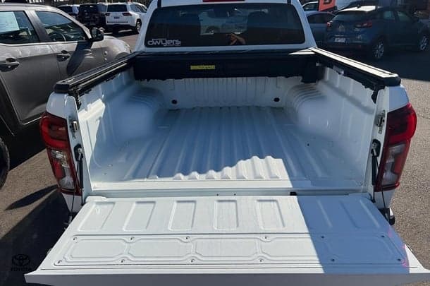 2025 Mazda BT-50 XT in White