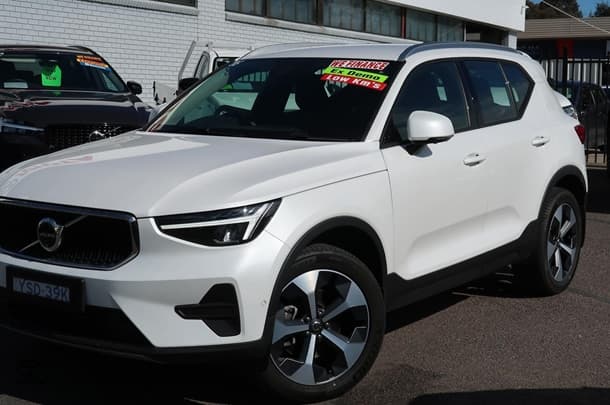 2024 Volvo XC40 Plus B4 in White