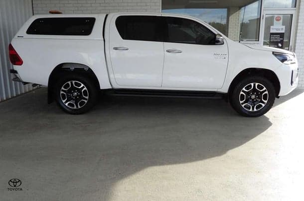 2021 Toyota Hilux SR5 in White