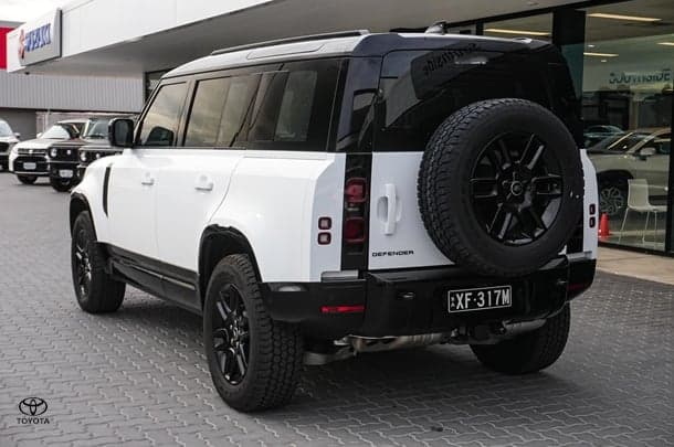 2025 Land Rover Defender 110 D350 X-Dynamic SE in White