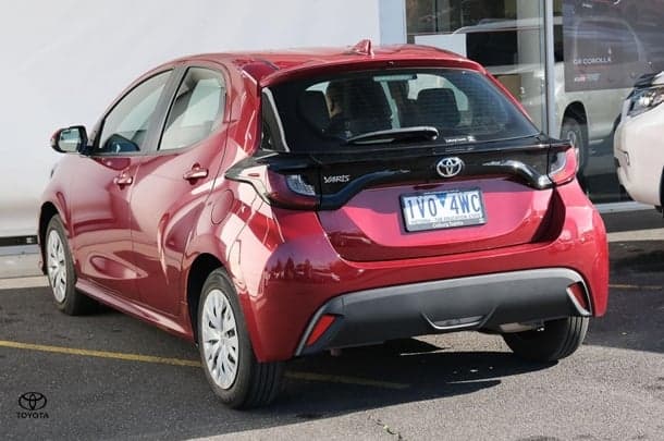 2021 Toyota Yaris Ascent Sport in Red