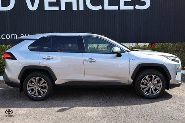 2024 Toyota RAV4 GXL in Silver