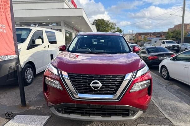 2023 Nissan X-TRAIL ST-L in Red