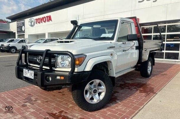 2017 Toyota Landcruiser GXL in White