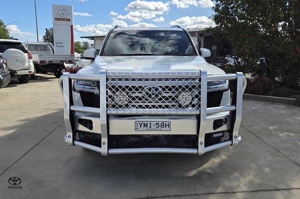 2023 Toyota Landcruiser VX in White