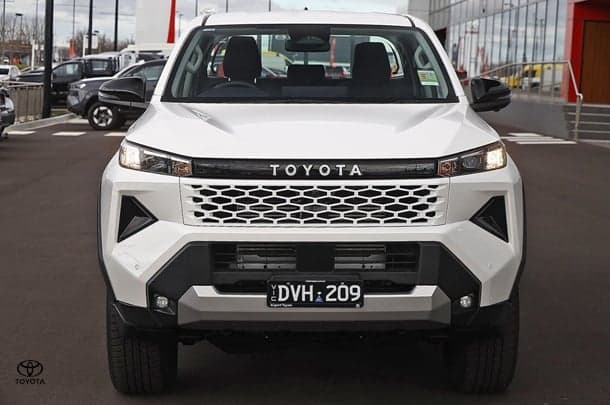 2025 Toyota Hilux SR 48V in White