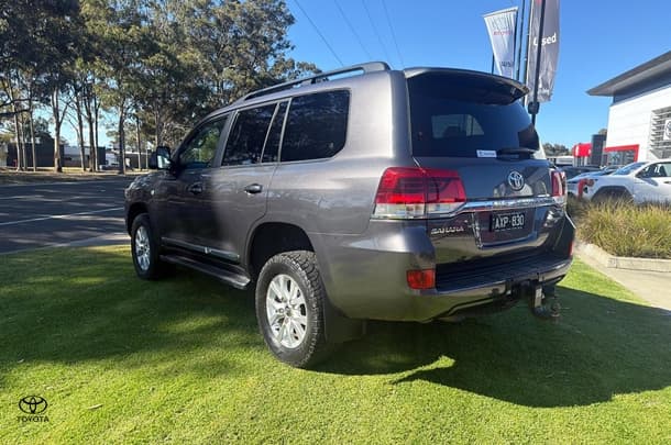 2018 Toyota Landcruiser Sahara in Grey