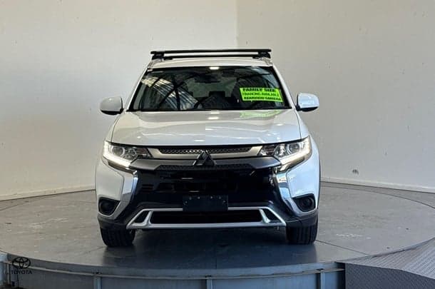 2019 Mitsubishi Outlander ES in White