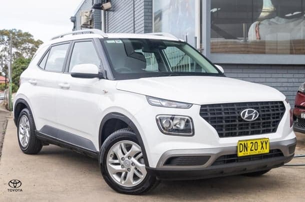 2025 Hyundai Venue Base in Atlas White