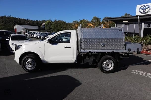 2022 Nissan Navara SL in White