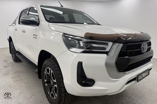 2021 Toyota Hilux SR5 in White