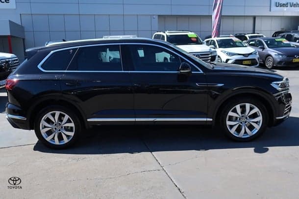 2022 Volkswagen Touareg 210TDI Elegance in Black