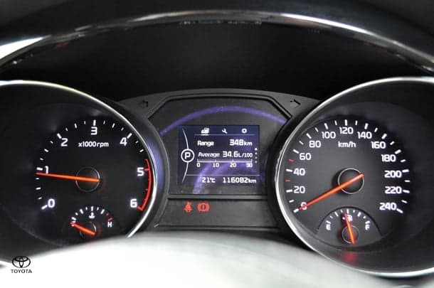 2017 Kia Carnival SLi in White