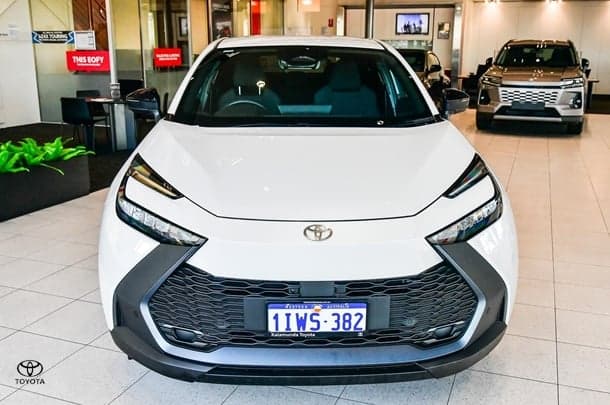 2025 Toyota C-HR GXL in White