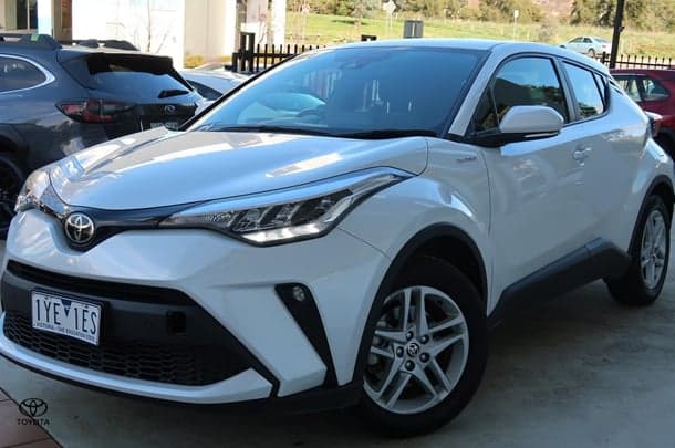 2023 Toyota C-HR GXL in White
