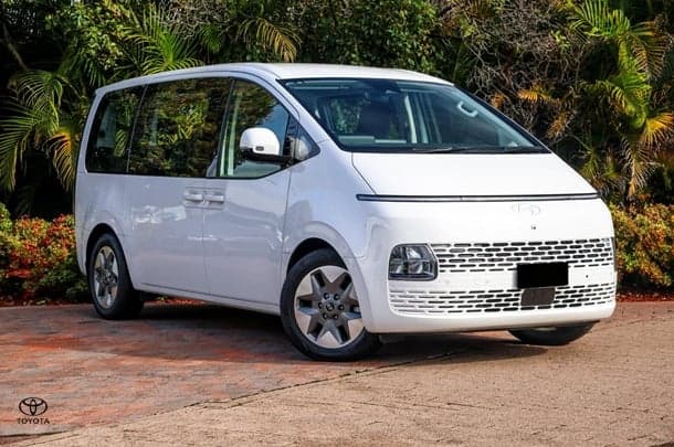 2024 Hyundai STARIA Base in Creamy White
