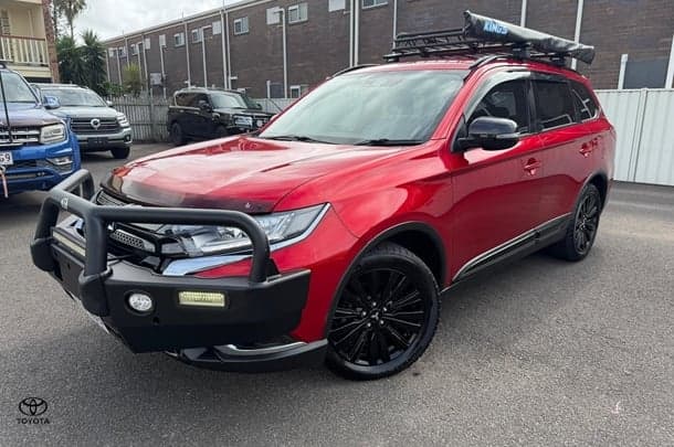 2021 Mitsubishi Outlander Black Edition in Red