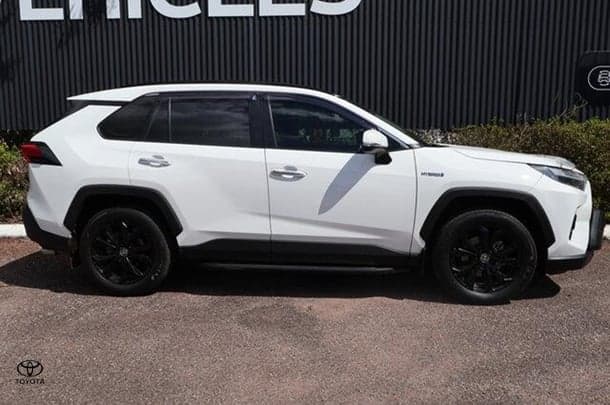 2022 Toyota RAV4 Cruiser in White