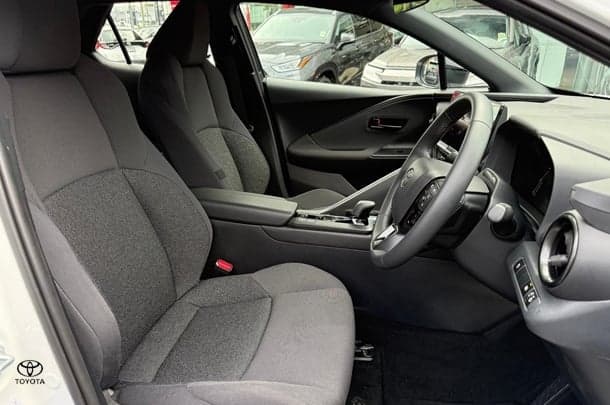2024 Toyota C-HR GXL-2WD in White