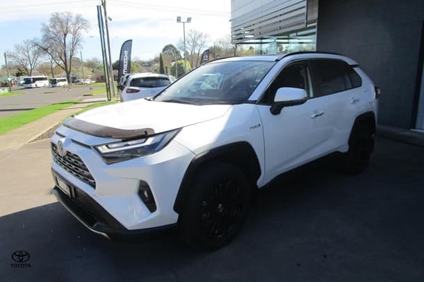 2022 Toyota RAV4 Cruiser in White