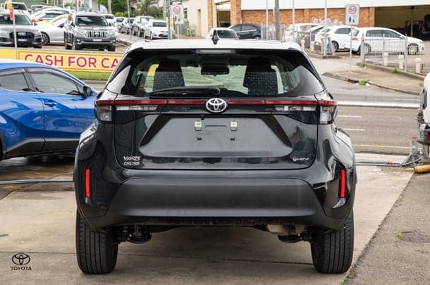 2024 Toyota Yaris Cross GX in Black
