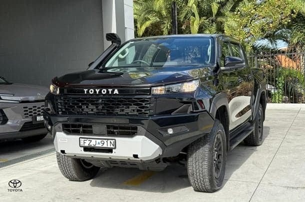 2025 Toyota Hilux SR 48V in Black
