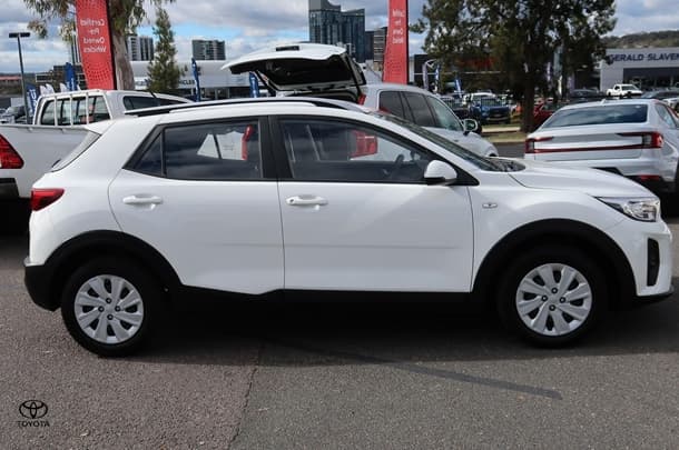 2023 Kia Stonic S in White